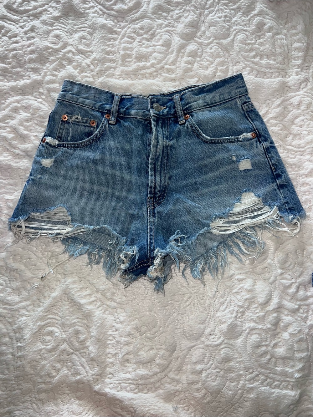 Zara Blue Distressed High-Rise Denim Cutoff Shorts size 4